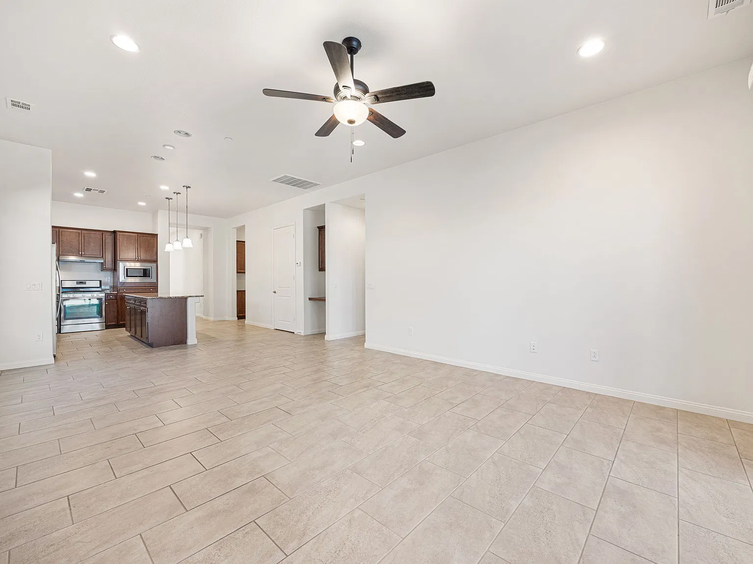 2 bed, 1512 sqft, $2,995 — Photo 4