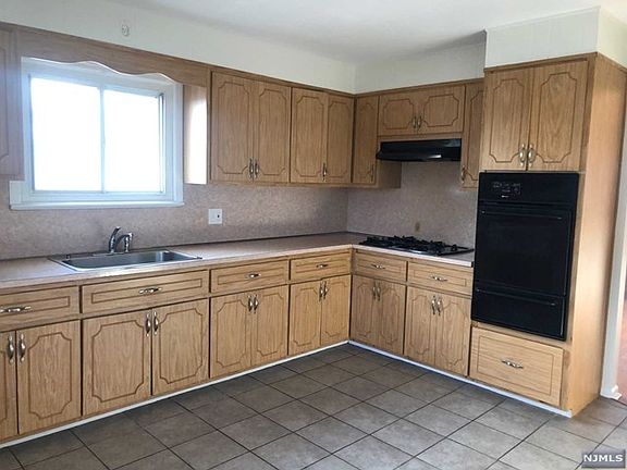 5th image of 31 Arlington Blvd Floor 2