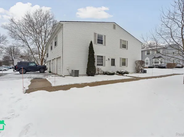 256 Lake Village Dr, Walled Lake, MI 48390