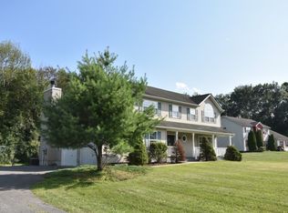 16 Heritage Xing, Circleville, NY 10919