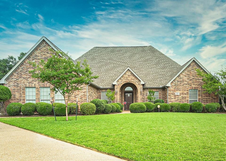 1st image of 1812 Artesia Ct