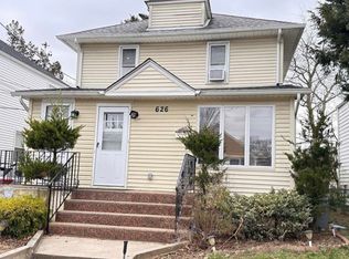 626 Stewart Ave #1, New Hyde Park, NY 11040