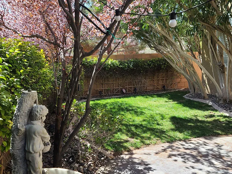 550 Artola St — Photo 2