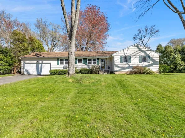 34 Skonet Road, West Hartford, CT 06117