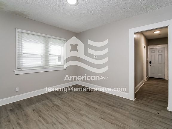 963737_005_living_room_12787766.jpg