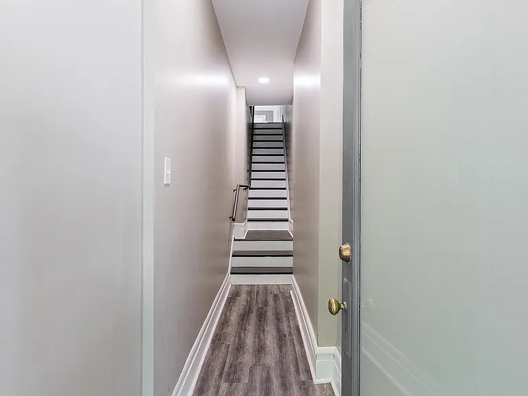 119 E Clay St #2 — Photo 2