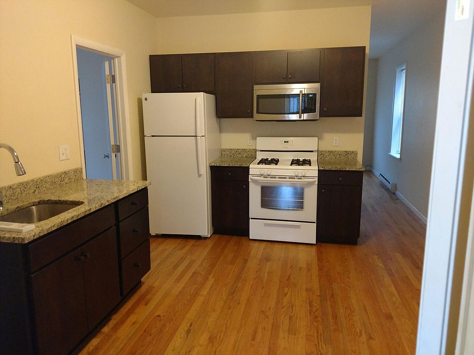 Updated Kitchen, new cabinets, granite, appliances included