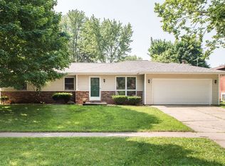 1712 Russet Ln, Sycamore, IL 60178