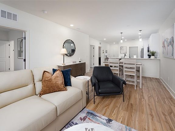 4th image of 419 SE 1st Ave #101