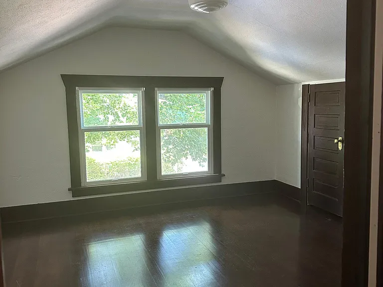 903 E 32nd Ave — Photo 24