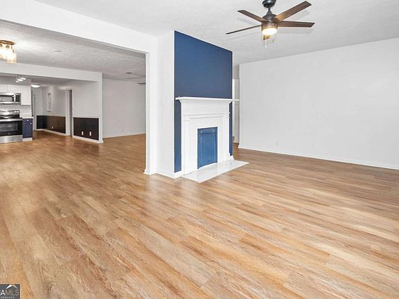 5th image of 209 N Lee St