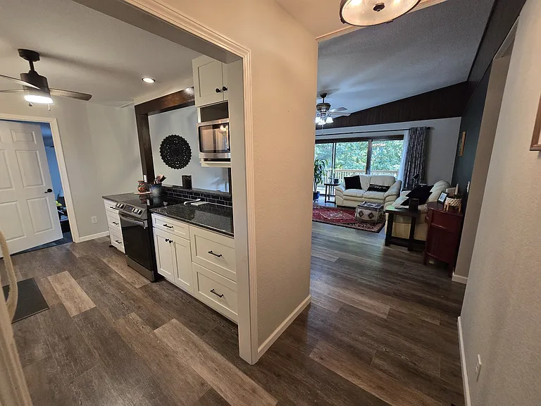 11 Blandford Ln — Photo 3