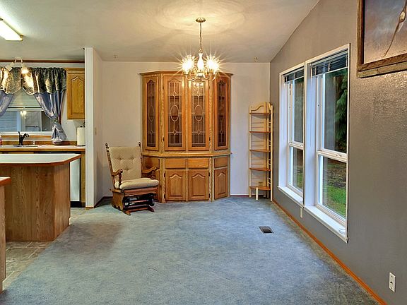 4th image of 161 W Storeybrook Ln