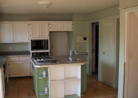 3rd image of 28782 Squire Dr