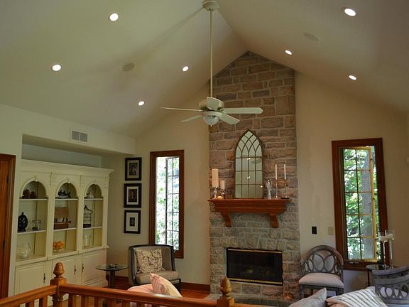 4th image of 2120 Castle Crest Dr