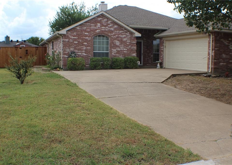 1st image of 3006 Creek Hollow Dr
