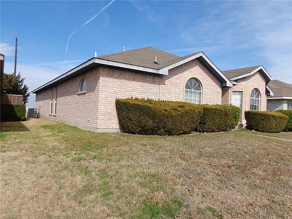 2nd image of 829 Applewood Dr