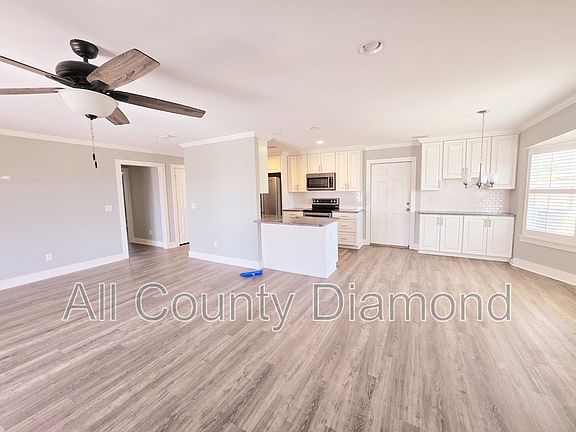 3rd image of 807 S Longwood Cir