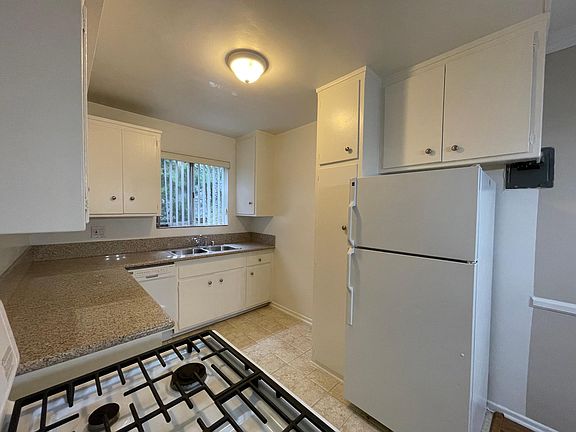 5th image of 11841 Goshen Ave APT 2