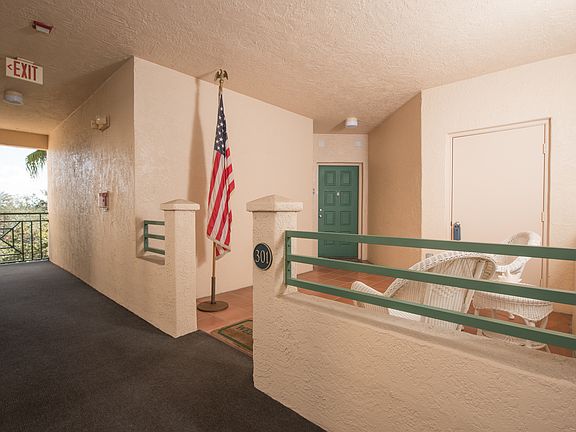4th image of 4737 Dolphin Cay Ln S APT 301