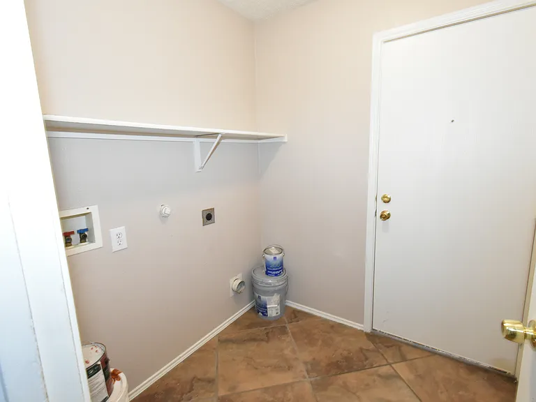 1130 Seneca Dr — Photo 20