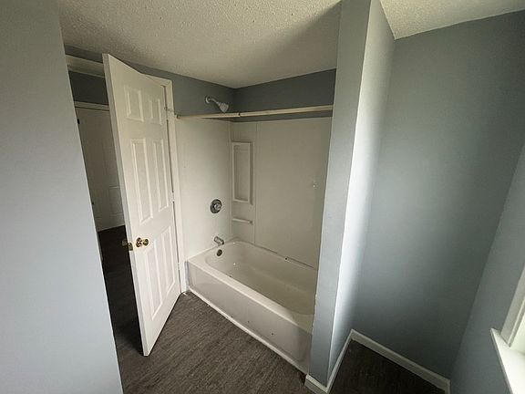 3rd image of 2523 Newton Ave N Unit 1