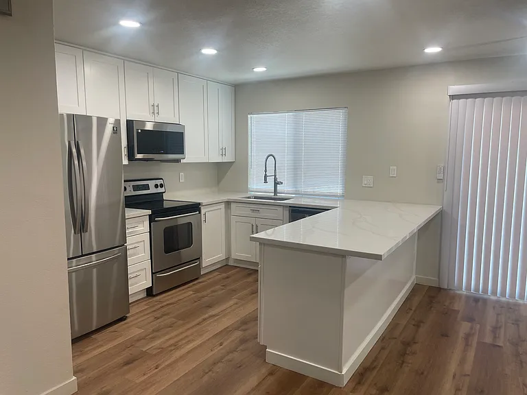 916 S Hacienda Dr #C — Photo 15