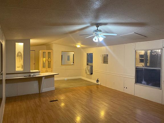 Living room/ Kitchen