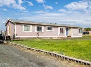 720 Prairie Rd, Moxee, WA 98936