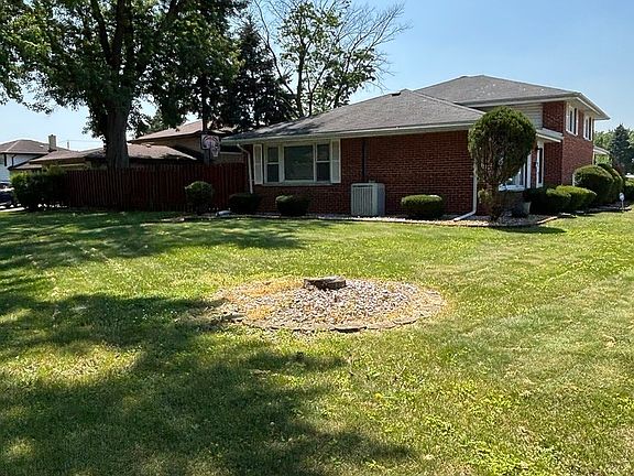 2nd image of 913 E 169th St