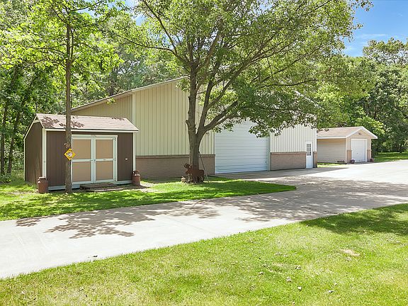 4th image of 7487 Victoria Ln