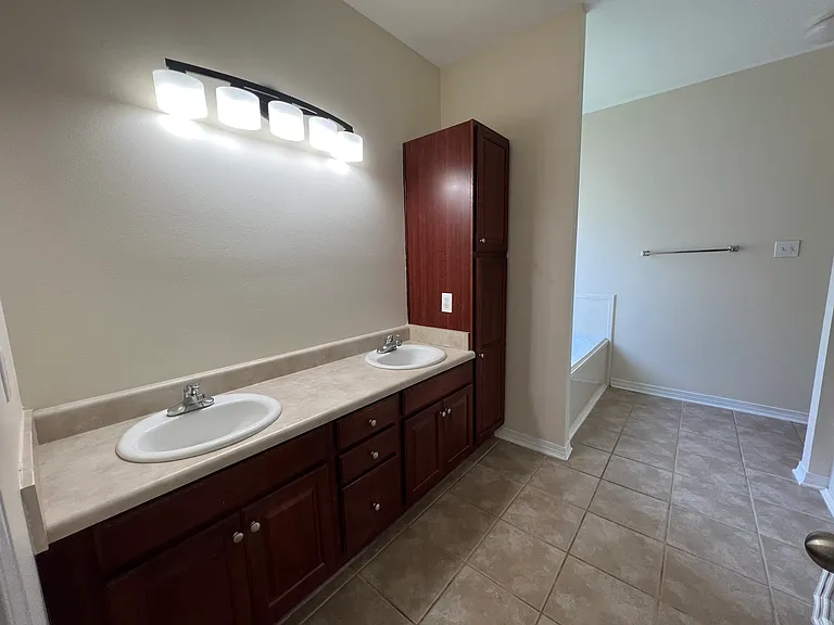 29920 Saint Simon St — Photo 8
