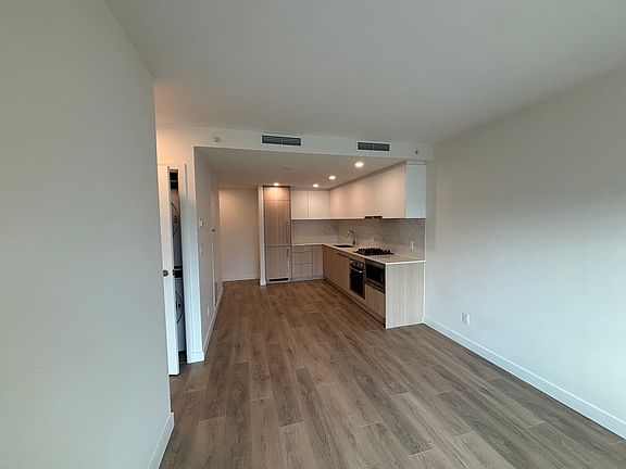 5th image of 318 Alderson Ave #2906