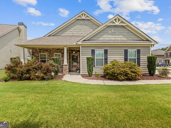 145 Brooks Village Dr, Pendergrass, GA 30567