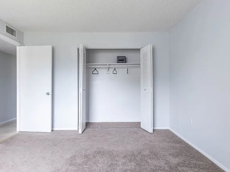 LAUDER RIDGE GARDEN APARTMENTS — Photo 14