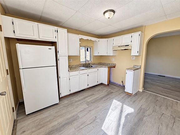 4th image of 716 E Long Ave