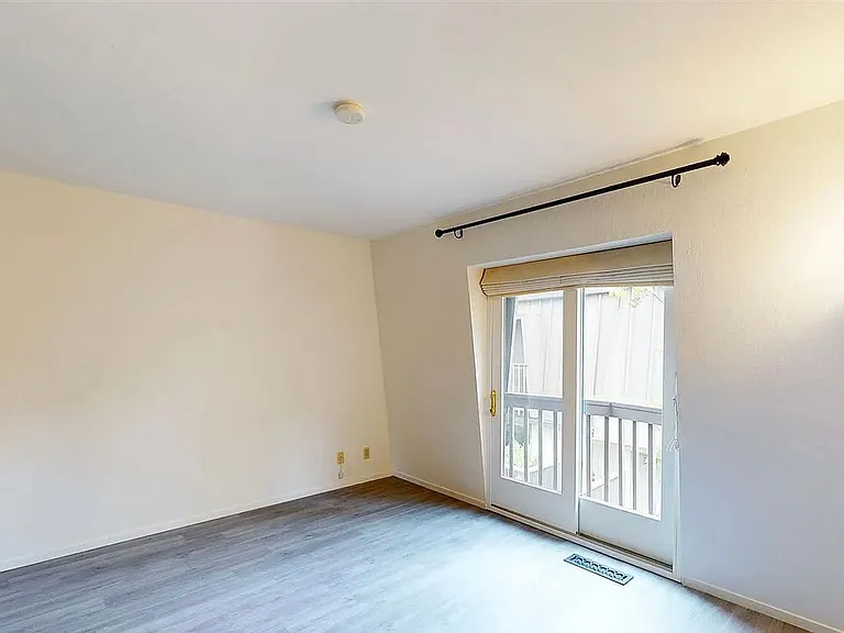 917 Hough Ave #5 — Photo 9
