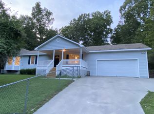 131 Oakleaf Dr, Cartersville, GA 30120