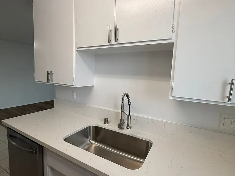 1179 Crenshaw Blvd — Photo 20