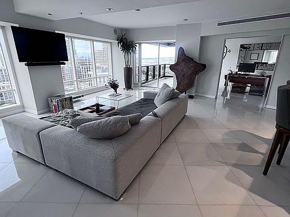 3rd image of 200 Harbor Dr Unit 1801