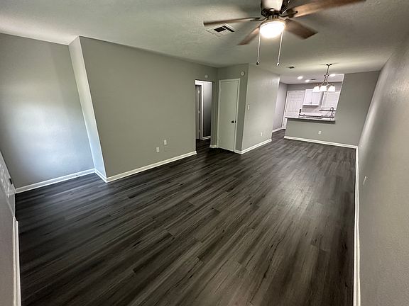 4th image of 2306 Buchanan Dr