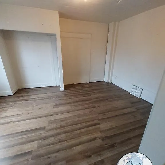 329 5th Ave N #5 — Photo 3