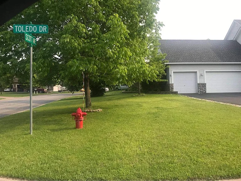 10033 Scott Ave N — Photo 15