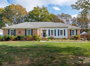 14200 Springwater Dr, Matthews, NC 28105