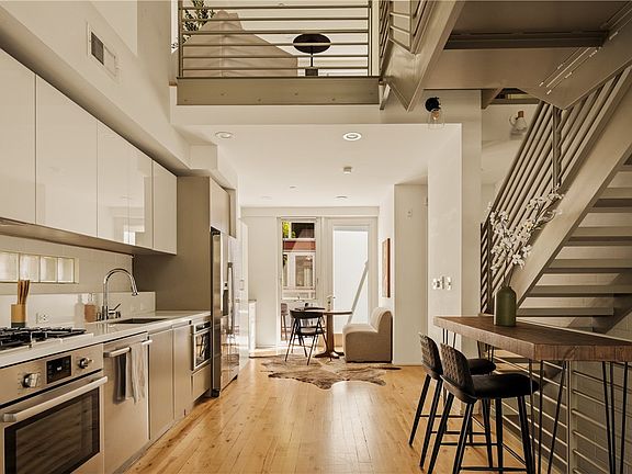 3rd image of 3450 Cahuenga Blvd W APT 907