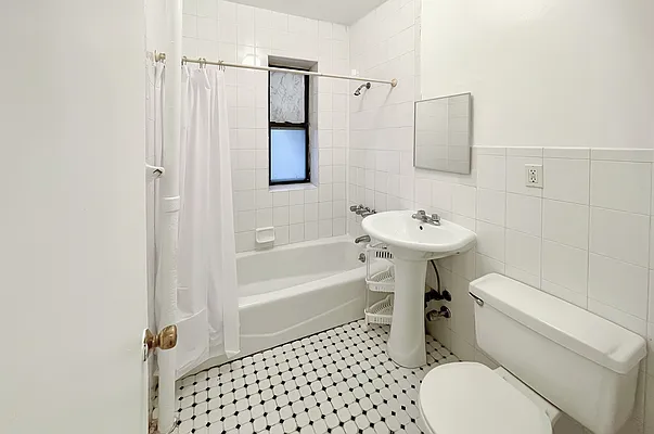 Rented by Coldwell Banker Warburg | media 7