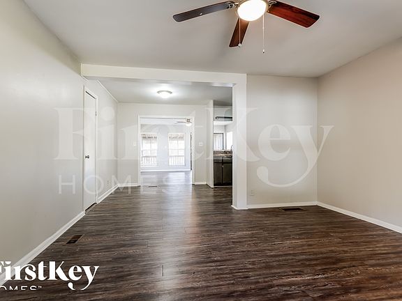 3rd image of 3085 Piper Dr