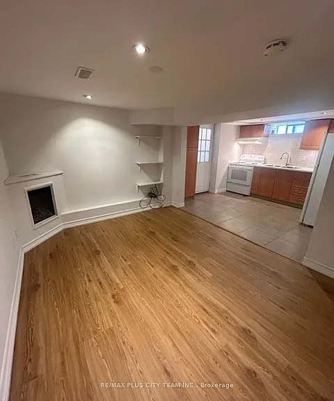 686 Sammon Ave #BASEMENT — Photo 1