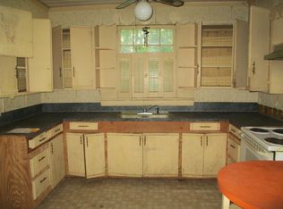 630 E 4th St, Forest, MS 39074
