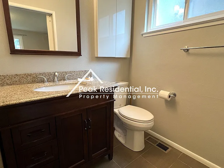 4552 Briarwood Dr — Photo 21